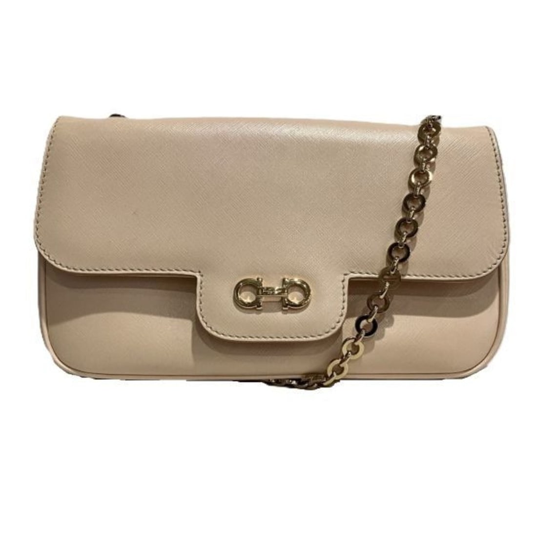 Salvatore Ferragamo Ferragamo Gancini AU21B723 Pink Beige Leather Bag Handbag for Women: --- Catalog ---Category: SizeSize (HxWxD): 15cm x 25cm x 6cm / 5.9'' x 9.84'' x 2.36''Category: DesignType: HandbagColor: Pink beigeGender: WomenMaterial: Leather Category: GeneralMPN: AU21B723Brand: 
