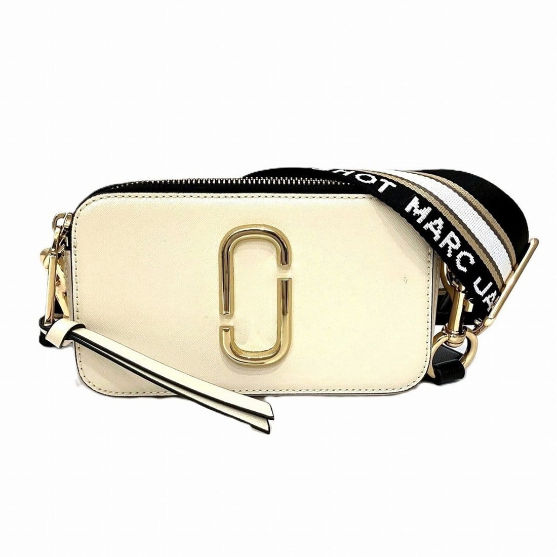Marc Jacobs Snapshot Small Camera Bag Shoulder Leather M0012007: --- Catalog ---Category: SizeSize (HxWxD): 10.5cm x 18cm x 6cm / 4.13'' x 7.08'' x 2.36''Category: DesignType: Shoulder bagColor: Beige, BlackGender: WomenMaterial: Leather Category: GeneralMPN: M0012