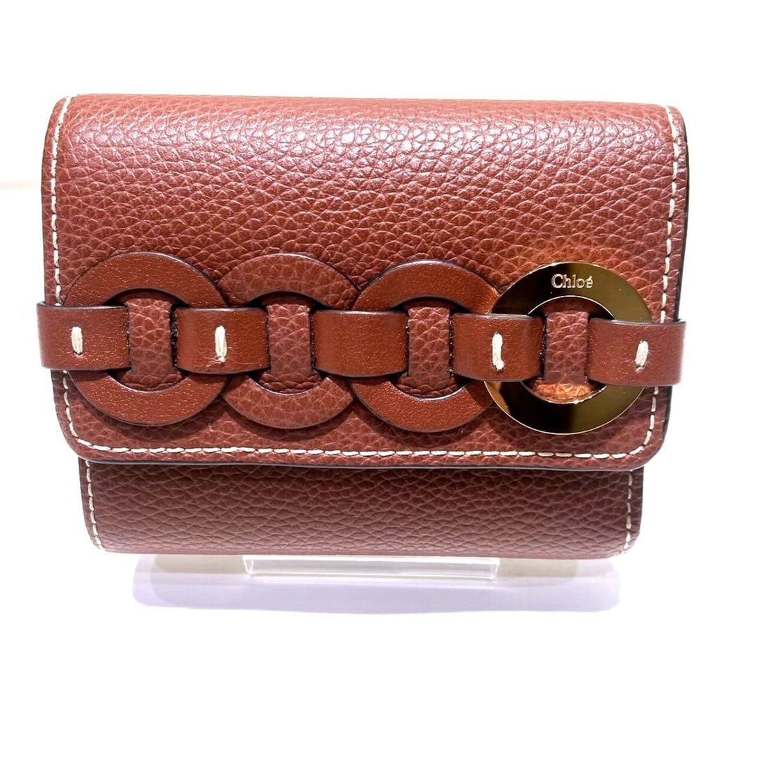 Chloé Chloe Daryl Tri-fold Wallet, Leather, D1WJ277: --- Catalog ---Category: SizeSize (HxWxD): 9.5cm x 11cm x 3.5cm / 3.74'' x 4.33'' x 1.37''Category: DesignType: Wallet (tri-fold)Color: BrownGender: WomenMaterial: Leather Category: GeneralMPN: D1WJ27