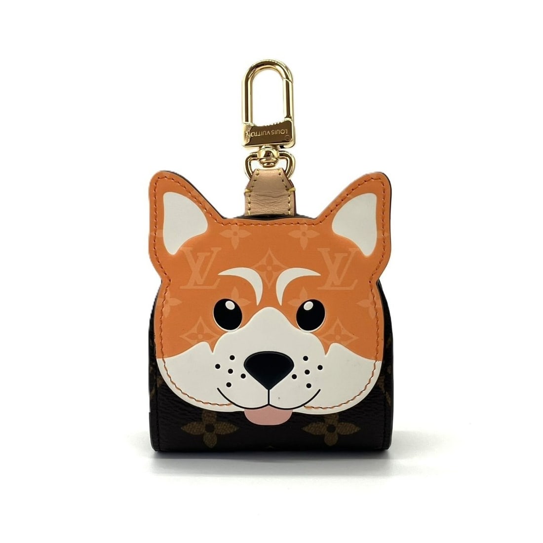 Louis Vuitton Dog Bag Holder Shiba Inu GI1260 LOUIS VUITTON: --- Catalog ---Category: SizeSize (HxWxD): 14cm x 8cm / 5.51'' x 3.14''Category: DesignType: KeyringGender: Men,WomenMaterial: MonogramCategory: GeneralMPN: GI1260Brand: Louis Vuitton--- Item List ---