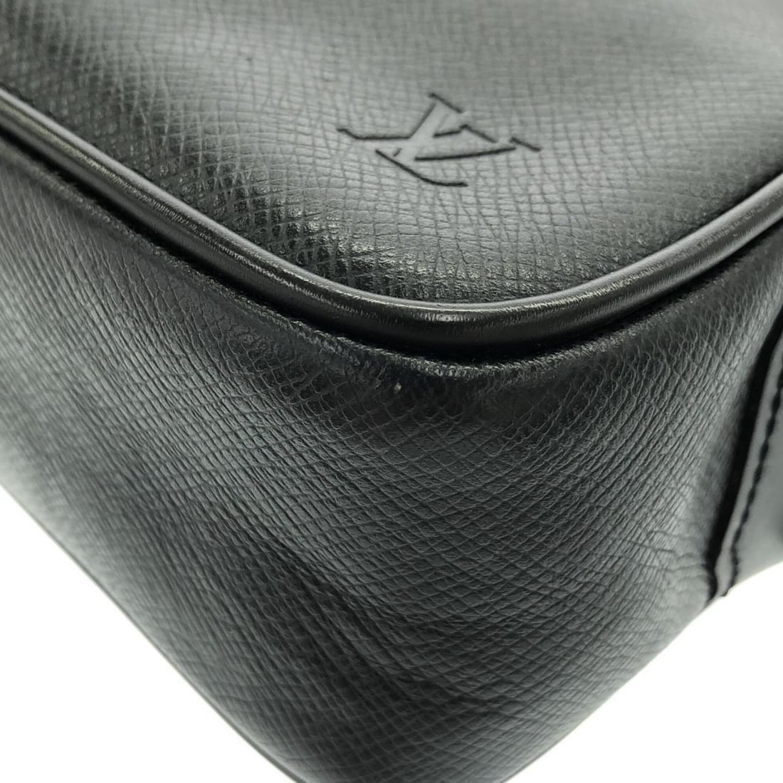 Louis Vuitton Taiga Kalga M30812 Second Bag - 3