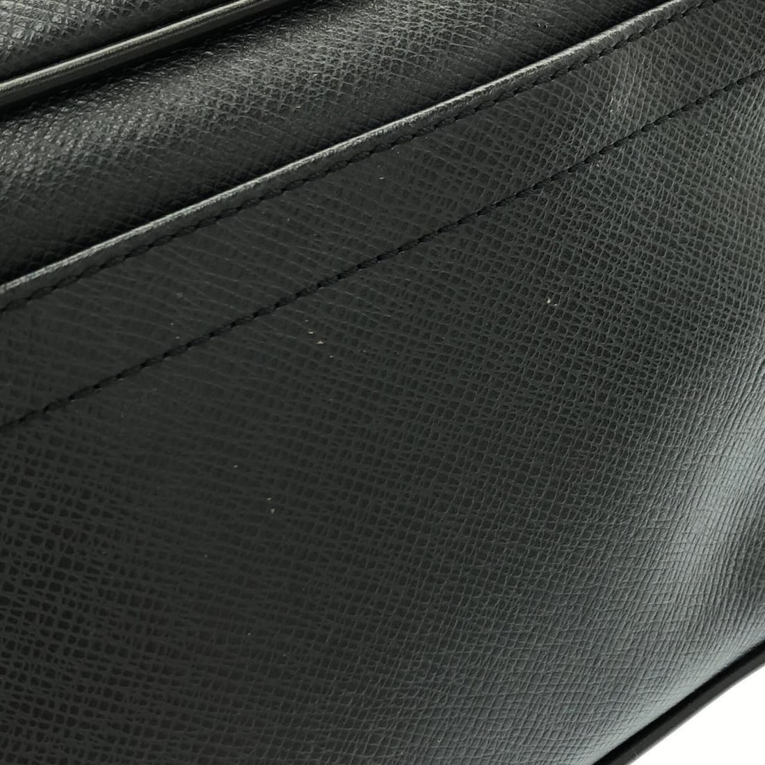 Louis Vuitton Taiga Kalga M30812 Second Bag - 4