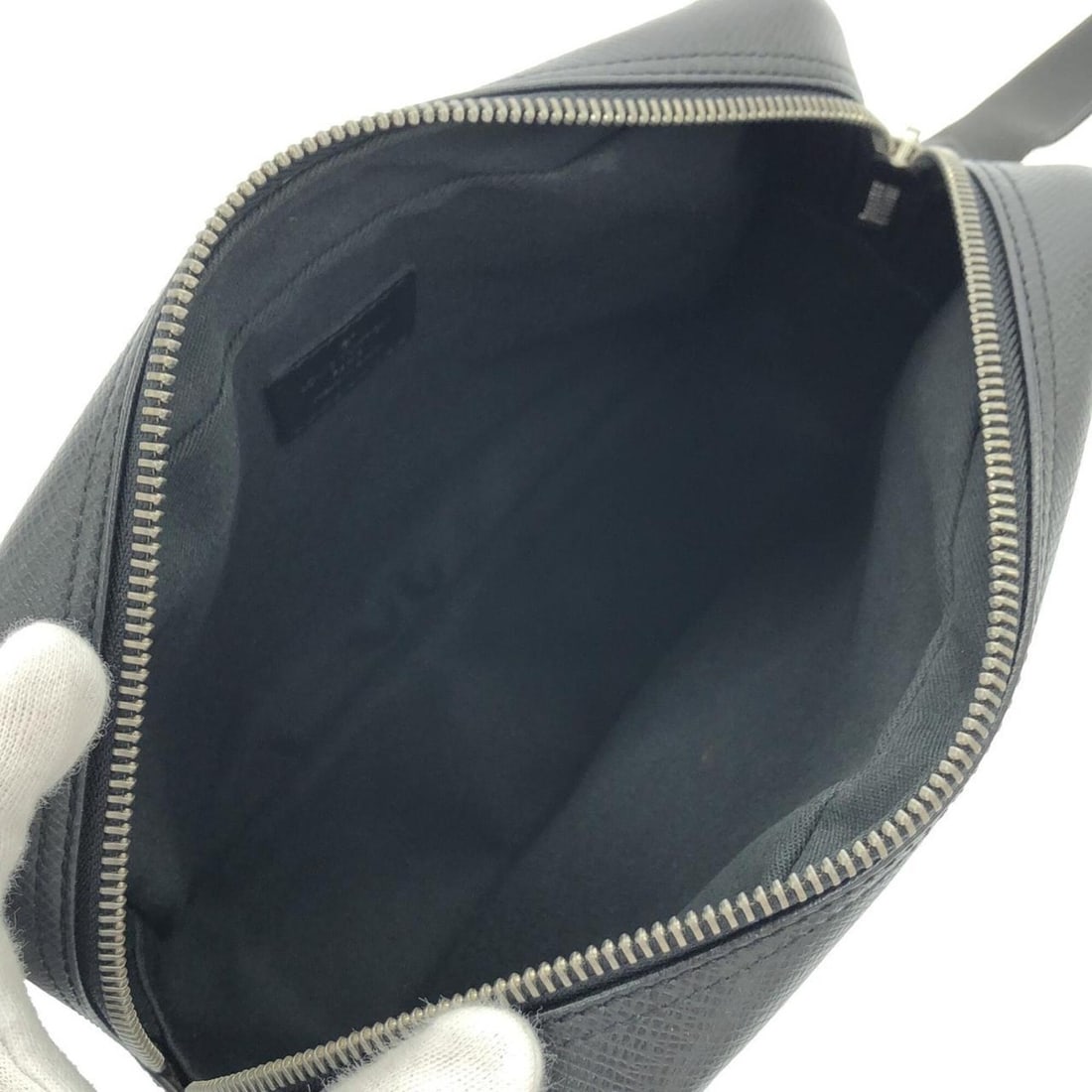 Louis Vuitton Taiga Kalga M30812 Second Bag - 8