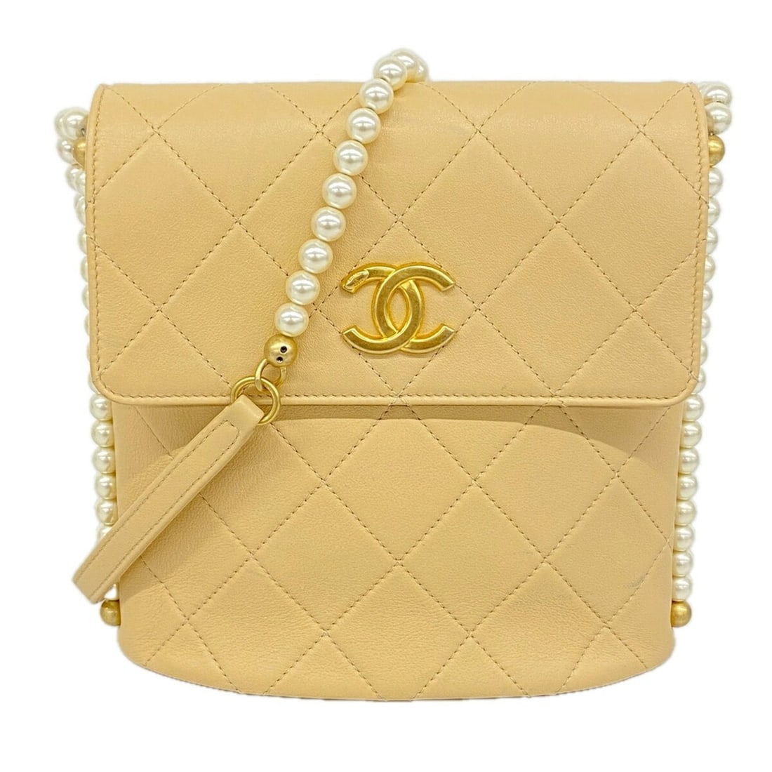Chanel Matelassé Lambskin Shoulder Bag, Beige, Women's: --- Catalog ---Category: SizeSize (HxWxD): 20cm x 19cm x 7.5cm / 7.87'' x 7.48'' x 2.95''Category: DesignType: Shoulder bagColor: BeigeGender: WomenMaterial: Leather Hardware Color: GoldLeather/Fur Ty