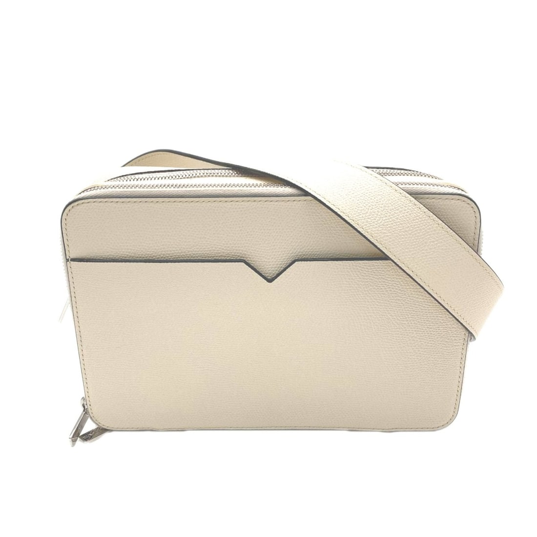 Valextra Soft Calfskin Bum Bag MBVL0015028LRL99WW Shoulder Ivory Women's: --- Catalog ---Category: SizeSize (HxWxD): 15.5cm x 23cm x 6cm / 6.1'' x 9.05'' x 2.36''Strap Length: 91cm / 35.82''Category: DesignType: Shoulder bagColor: IvoryGender: WomenClosure: ZipperMaterial: 