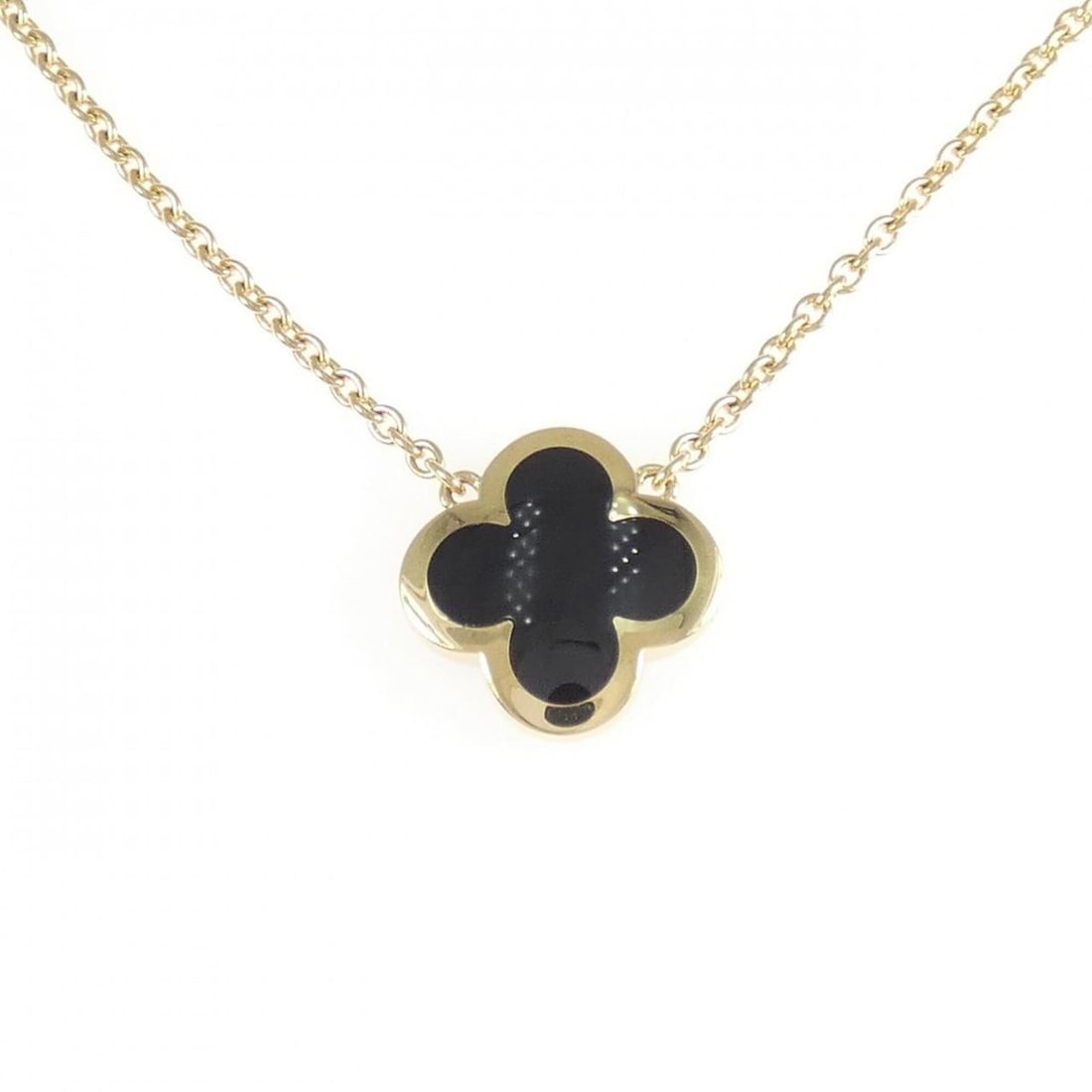 Van Cleef & Arpels Pure Alhambra Necklace: --- Catalog ---Category: SizePendant Size: 15.8mm x 15.8mm / 0.62'' x 0.62''Neck Circumference: 38 cm - 42 cm / 14.96'' - 16.53''Category: DesignGender: WomenMaterial: Yellow gold (18K)Pendant Type: P