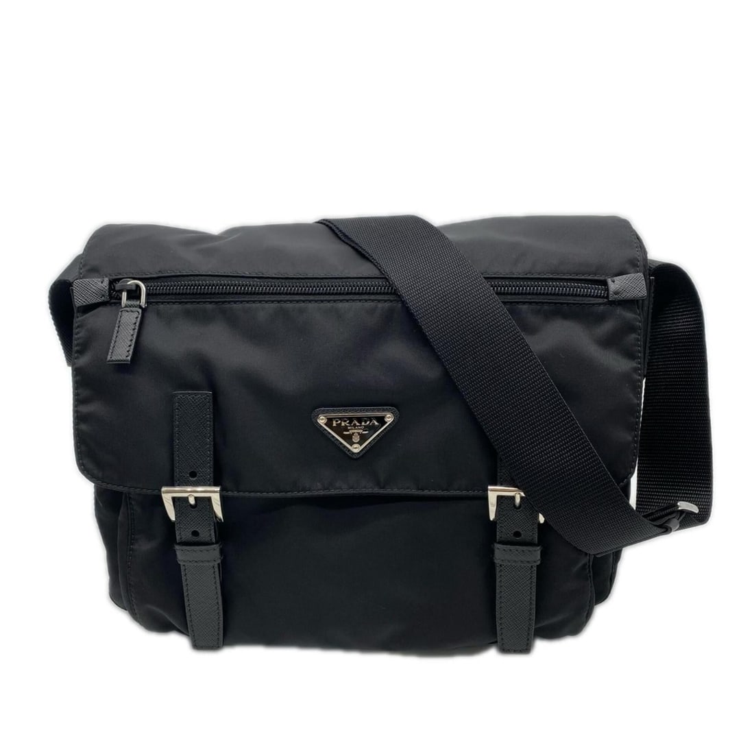 PRADA Recycled Polyamide Re-Nylon Shoulder Bag 1BD671 Black Nylon Saffiano Men's: --- Catalog ---Category: SizeSize (HxWxD): 25cm x 30cm x 14.5cm / 9.84'' x 11.81'' x 5.7''Strap Length: 134.5cm / 52.95''Category: DesignType: Shoulder bagColor: BlackGender: MenClosure: