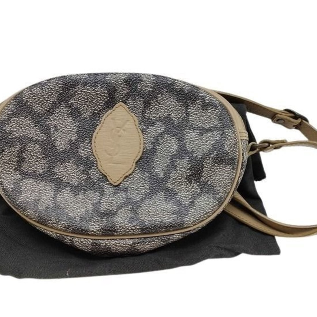 Yves Saint Laurent Cassandra Shoulder Bag, Gray/Beige Leather, Women's: --- Catalog ---Category: SizeSize (HxWxD): 13cm x 19cm x 5cm / 5.11'' x 7.48'' x 1.96''Category: DesignType: Handbag, Shoulder bag, Tote bagColor: Beige, Gray, Gray beigeGender: WomenMaterial: PVC ,