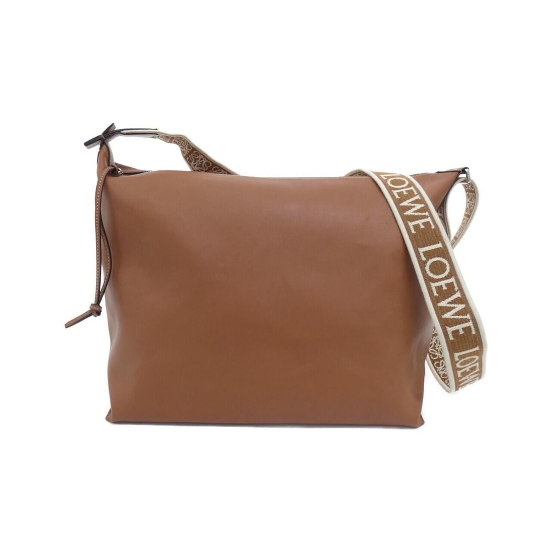Loewe Cuby Crossbody B906K70X01 Shoulder Bag: --- Catalog ---Category: SizeSize (HxWxD): 30cm x 42cm x 16cm / 11.81'' x 16.53'' x 6.29''Category: DesignType: Shoulder bagColor: BeigeGender: Women,MenMaterial: Leather Category: GeneralMPN: B906K70