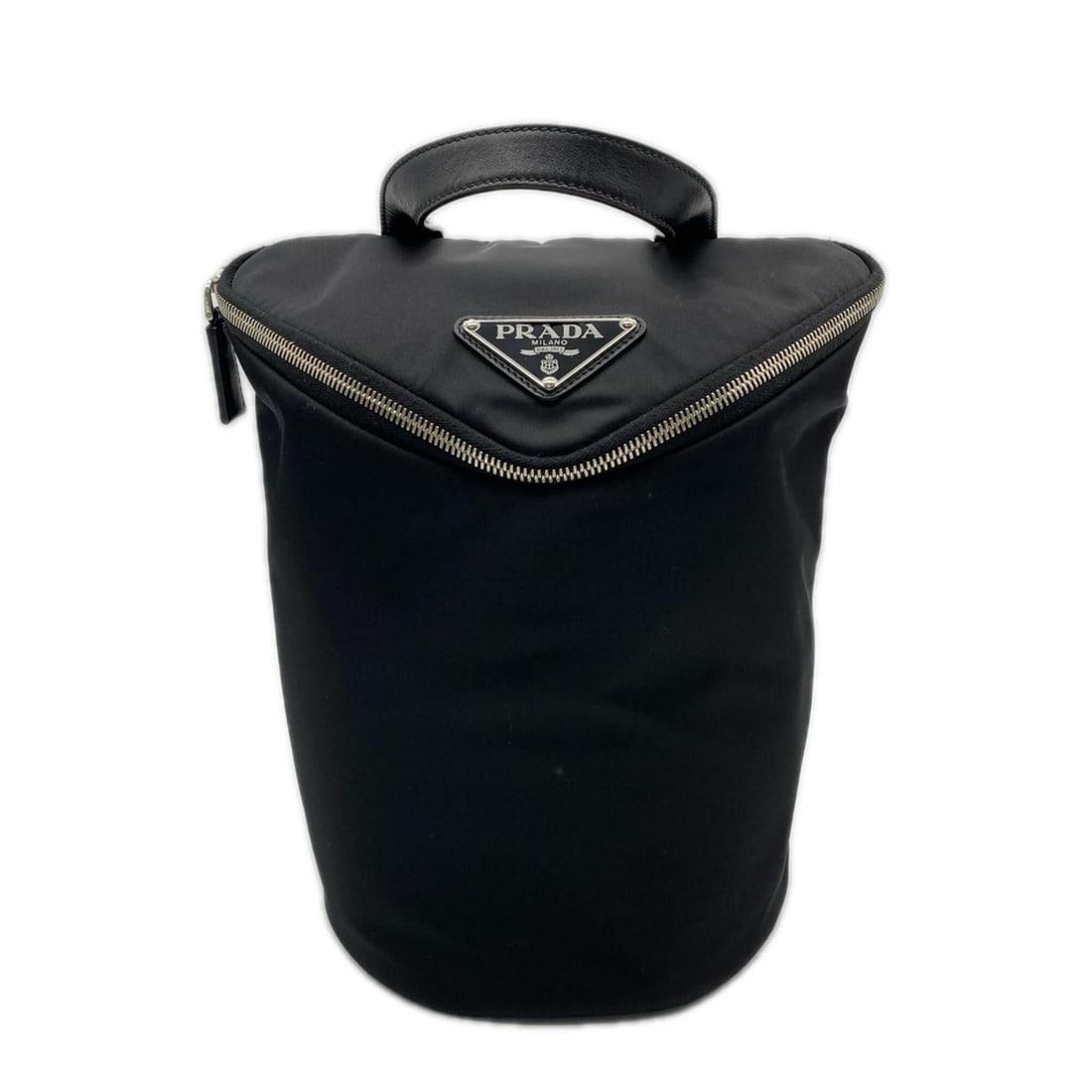 PRADA Re-Nylon Triangle Logo One-Shoulder Bag 2VZ096 - Shoulder Bag, Black Nylon Leather, Men's: --- Catalog ---Category: SizeSize (HxWxD): 28.5cm x 26cm x 19cm / 11.22'' x 10.23'' x 7.48''Strap Length: 108cm / 42.51''Category: DesignType: Shoulder bagColor: BlackGender: MenClosure: ZipperMateria