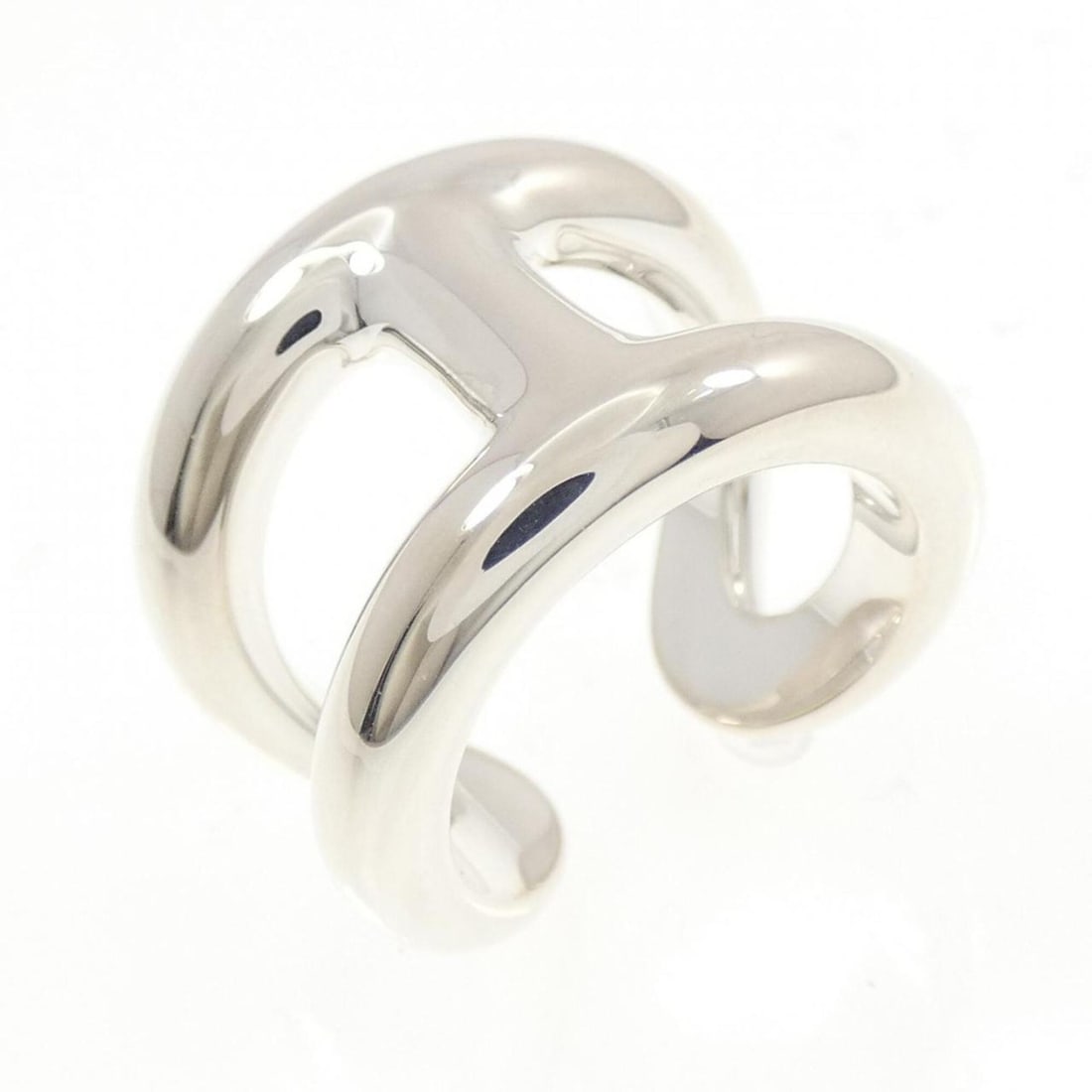 Hermes Hermès Osmo's Large Ring: --- Catalog ---Category: SizeUS Size: 6Brand Size: 51Category: DesignType: Band ringColor: SilverGender: WomenMaterial: Silver 925Category: GeneralMPN: H102536BBrand: Hermes--- Item List ---Section: