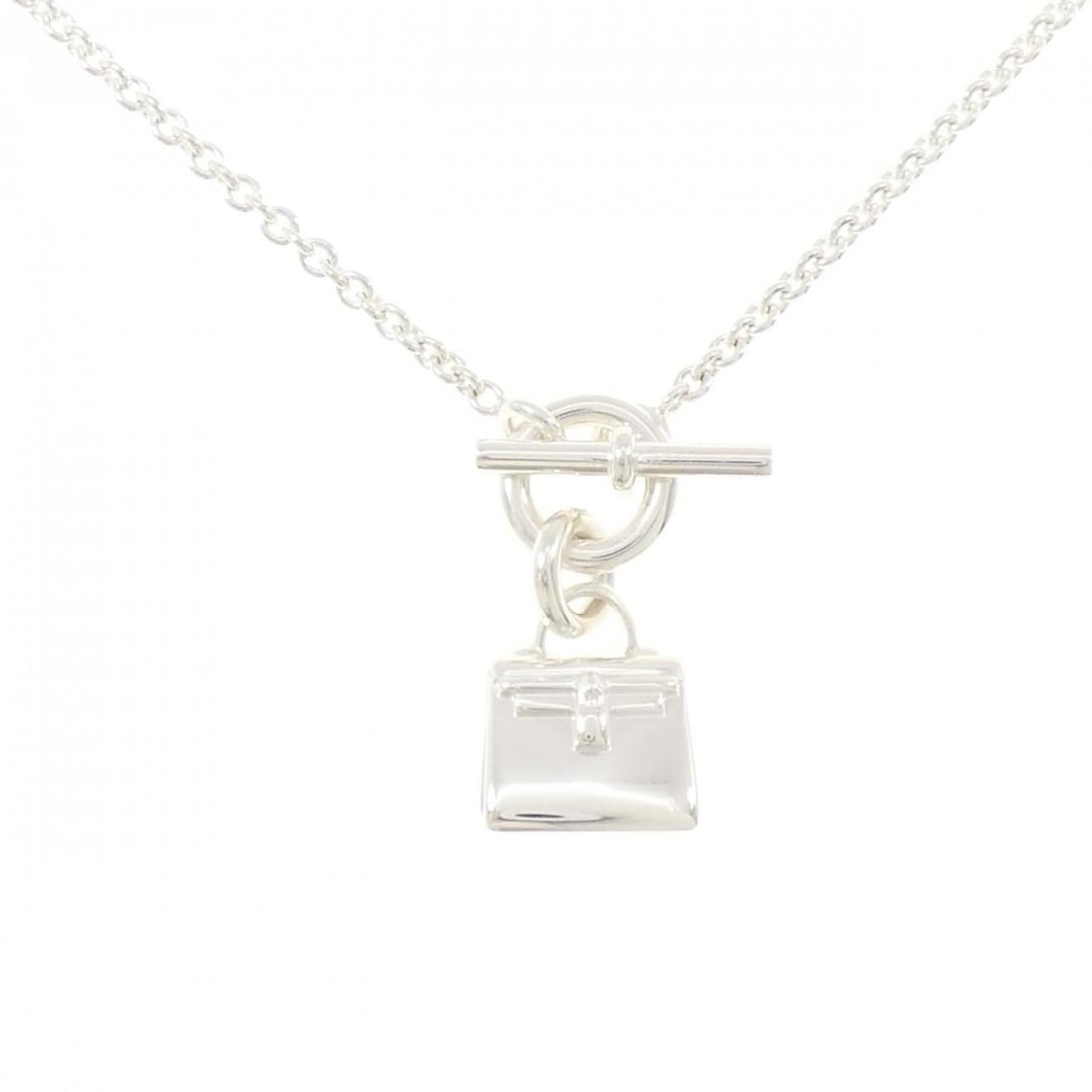 Hermes Amulette Kelly Necklace: --- Catalog ---Category: SizePendant Size: 26.7mm x 12.5mm / 1.05'' x 0.49''Neck Circumference: 40 cm / 15.74''Category: DesignColor: SilverGender: WomenMaterial: Silver 925Necklace Type: