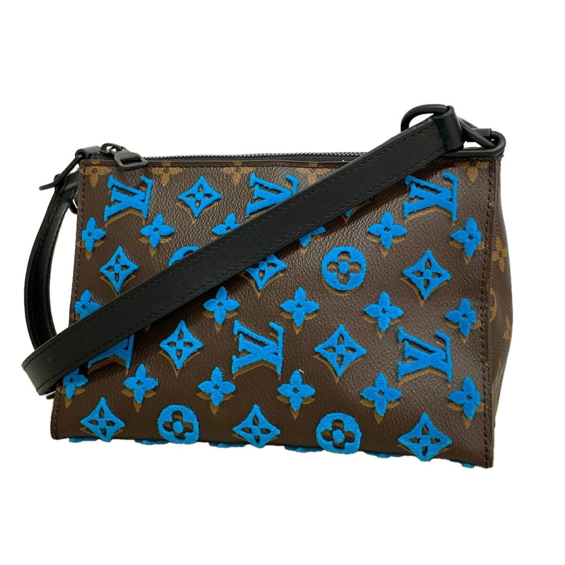 Louis Vuitton Shoulder Bag Monogram Tuftage Triangle M45078 Turquoise Men's P3493224: --- Catalog ---Category: SizeSize (HxWxD): 13.5cm x 22cm x 13.5cm / 5.31'' x 8.66'' x 5.31''Category: DesignType: Shoulder bagColor: BrownGender: MenCategory: GeneralMPN: M45078Brand: Louis Vuitton---