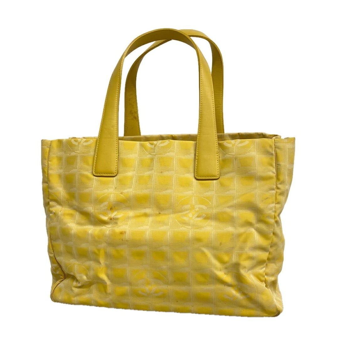 Chanel New Travel Nylon Tote Bag, Yellow, Women's, P3484223: --- Catalog ---Category: SizeSize (HxWxD): 27cm x 34cm x 15cm / 10.62'' x 13.38'' x 5.9''Category: DesignType: Tote bagColor: YellowGender: WomenMaterial: Nylon Hardware Color: SilverCategory: General