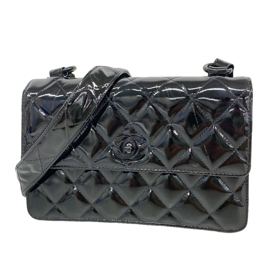 Chanel Matelassé Shoulder Bag, Patent Leather, Black, Women's: --- Catalog ---Category: SizeSize (HxWxD): 15cm x 22cm x 5.5cm / 5.9'' x 8.66'' x 2.16''Category: DesignType: Shoulder bagColor: BlackGender: WomenMaterial: Patent leather Hardware Color: SilverCatego