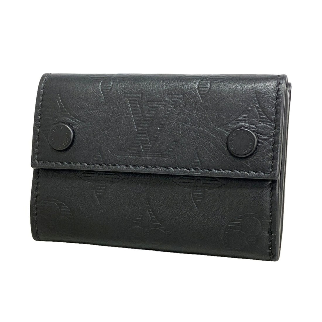Louis Vuitton Tri-fold Wallet Monogram Shadow Discovery Compact M67631 Black Men's: --- Catalog ---Category: SizeSize (HxWxD): 7cm x 10cm x 2cm / 2.75'' x 3.93'' x 0.78''Category: DesignType: Wallet (tri-fold)Color: BlackGender: MenCategory: GeneralMPN: M67631Brand: Louis Vuitton--- 