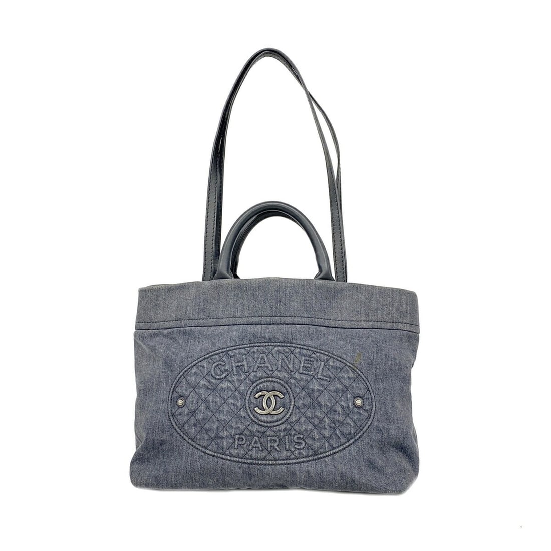 Chanel denim gray 2-way handbag for women: --- Catalog ---Category: SizeSize (HxWxD): 24.5cm x 32cm x 17.5cm / 9.64'' x 12.59'' x 6.88''Category: DesignType: HandbagColor: GrayGender: WomenMaterial: Denim Hardware Color: SilverCategory: Genera