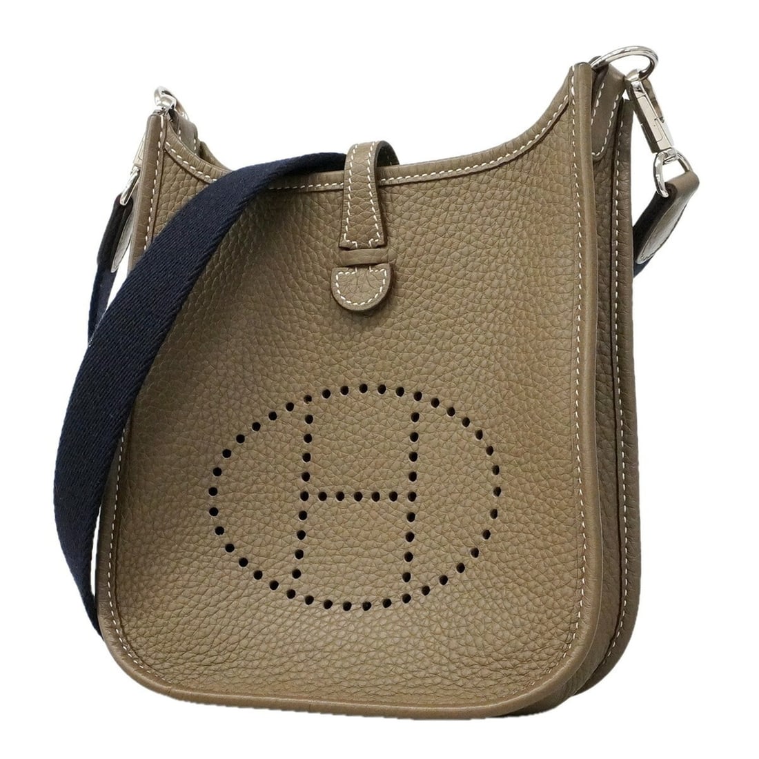 Hermes Shoulder Bag Evelyne TPM Taurillon Clemence Etoupe W Stamp Women's: --- Catalog ---Category: SizeSize (HxWxD): 18.5cm x 17.5cm x 5.5cm / 7.28'' x 6.88'' x 2.16''Category: DesignType: Shoulder bagColor: Etoupe grayGender: WomenMaterial: Taurillon clemence leather Hardw
