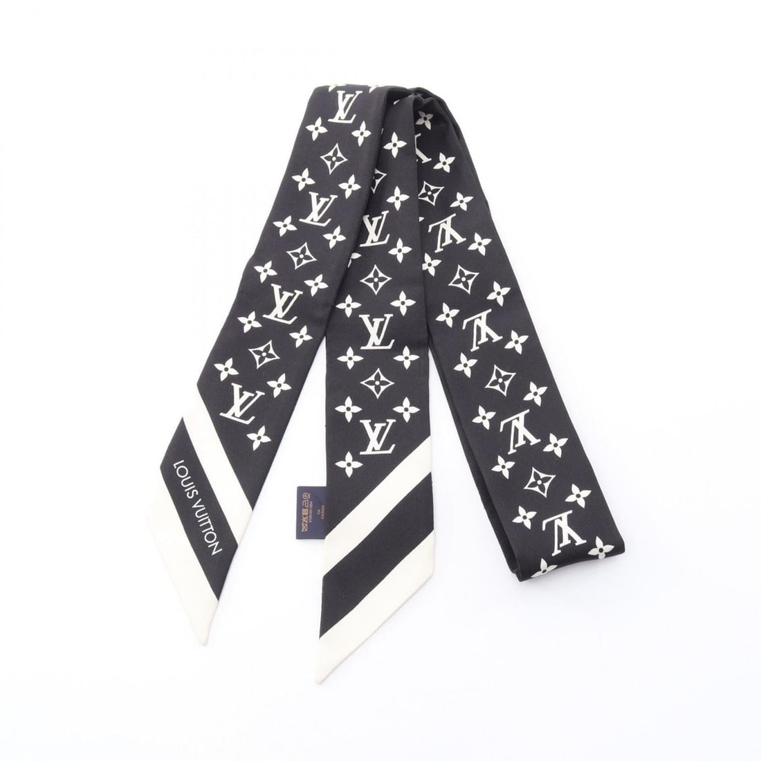 Louis Vuitton Bandeau BB Monogram Silhouette Noir Scarf Muffler Silk Women's Black/White M97169: --- Catalog ---Category: SizeSize (LxW): 1.18m x 5cm / 46.45'' x 1.96''Category: DesignType: ScarfColor: Black, WhiteGender: WomenMaterial: Silk Category: GeneralMPN: M97169Brand: Louis Vuitton--- Ite