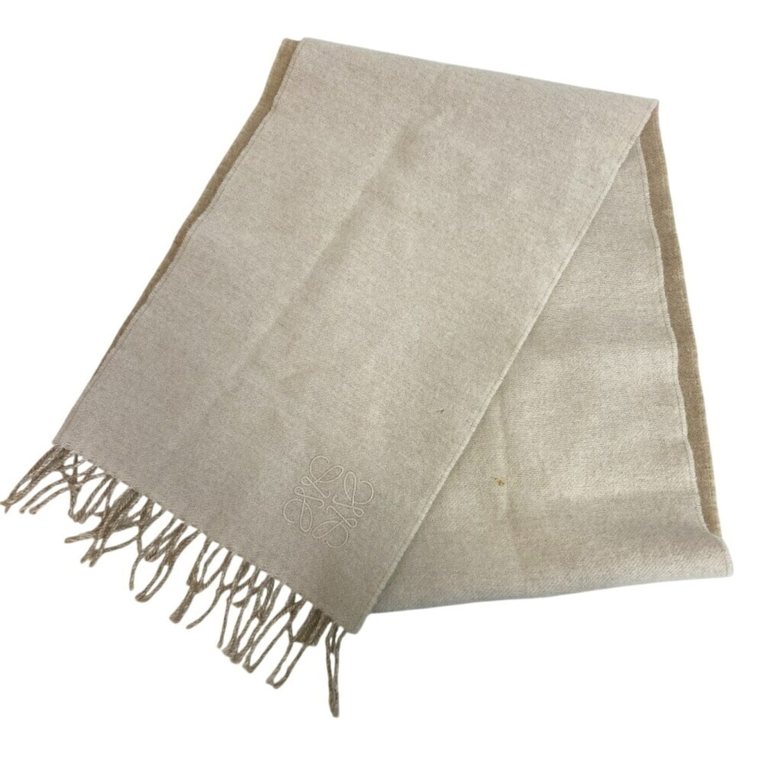 LOEWE Anagram Scarf, Beige: --- Catalog ---Category: SizeSize (LxW): 1.8m x 29cm / 70.86'' x 11.41''Category: DesignColor: BeigeGender: WomenMaterial: Wool , Cashmere Category: GeneralBrand: Loewe--- Item List ---Section: Condit