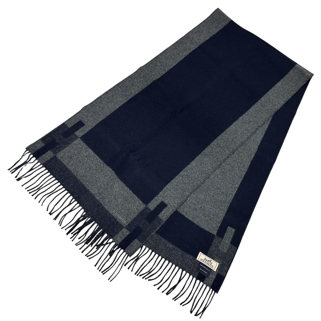 Hermes HERMES Men's Scarf, Brand H Passant Stole, Cashmere, Navy Gray: --- Catalog ---Category: SizeSize (LxW): 1.7m x 40cm / 66.92'' x 15.74''Category: DesignType: StoleColor: Gray, NavyGender: MenMaterial: Cashmere Category: GeneralBrand: HermesCountry of Origin: Unite