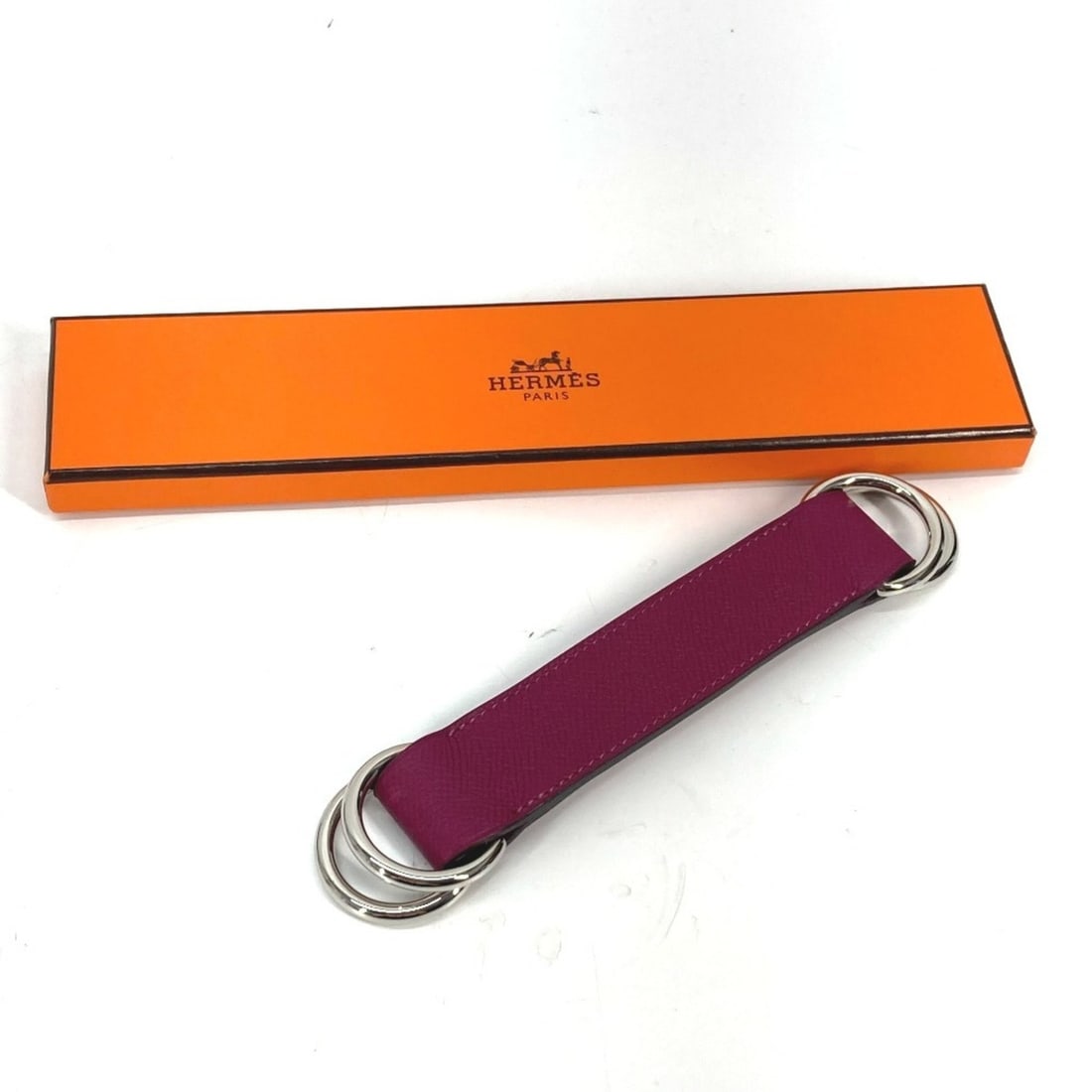 HERMES Hermes Romance Belt Scarf Ring Epsom Leather Women's Anemone Purple E-240724-15: --- Catalog ---Category: DesignType: Scarf ringColor: PurpleGender: WomenMaterial: Leather Leather/Fur Type: Epsom leatherCategory: GeneralBrand: Hermes--- Item List ---Section: ConditionRanking: Rank