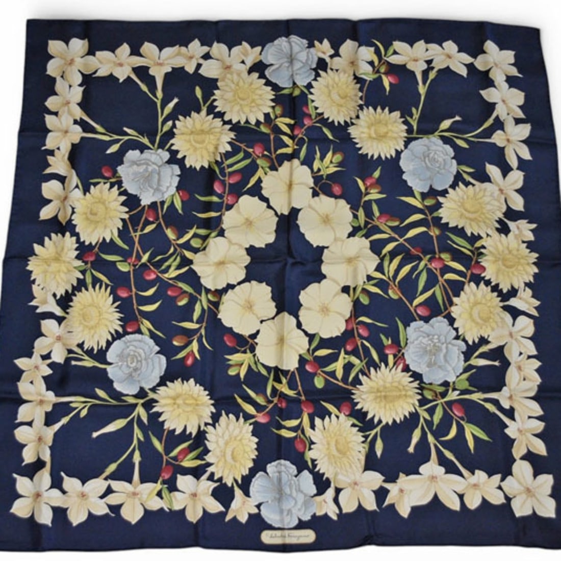 Unused Salvatore Ferragamo scarf/muffler, floral pattern, navy.: --- Catalog ---Category: SizeSize (LxW): 88cm x 88cm / 34.64'' x 34.64''Category: DesignType: ScarfColor: NavyGender: WomenMaterial: Silk Category: GeneralBrand: Salvatore FerragamoCountry of Origin: 