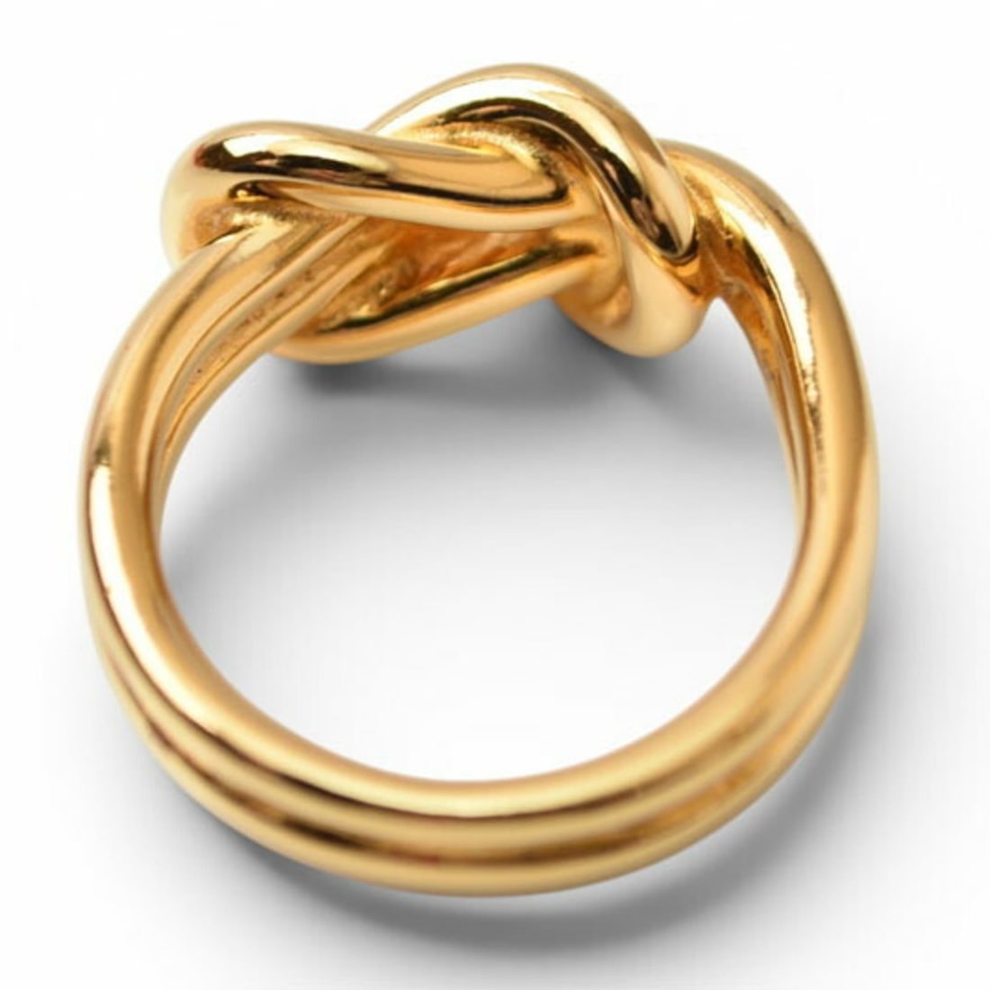 Hermes Scarf Ring/Scarf Holder HERMES Atame Gold: --- Catalog ---Category: DesignType: Scarf ringColor: GoldGender: Unisex,Women,MenCategory: GeneralBrand: HermesCategory: Physical PropertiesSize (HxWxD): 2.5cm x 2.4cm / 0.98'' x 0.94''--- Item List 
