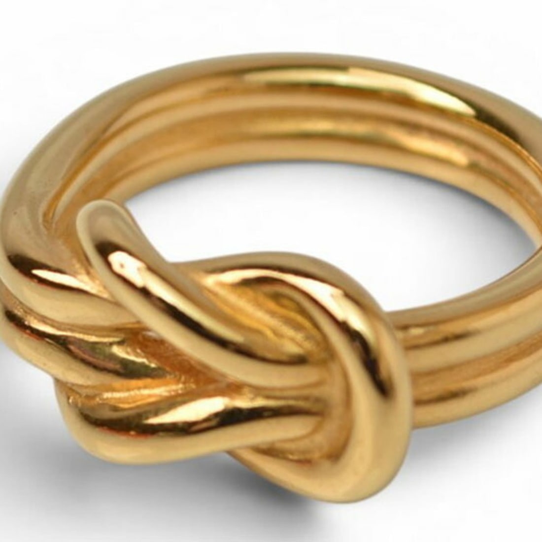 Hermes Scarf Ring/Scarf Holder HERMES Atame Gold: --- Catalog ---Category: DesignType: Scarf ringColor: GoldGender: Unisex,Women,MenCategory: GeneralBrand: HermesCategory: Physical PropertiesSize (HxWxD): 2.5cm x 2.4cm / 0.98'' x 0.94''--- Item List 