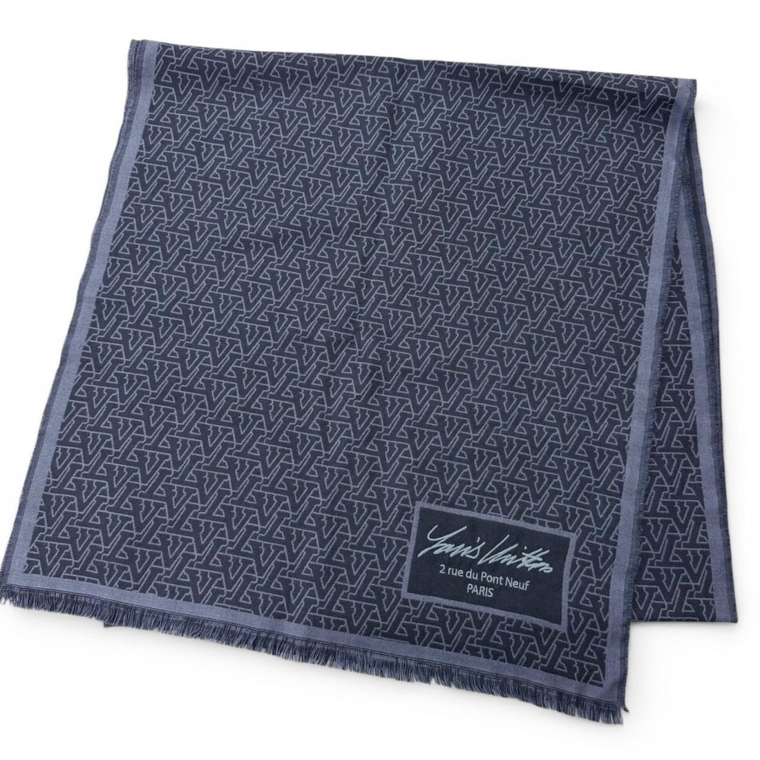 LOUIS VUITTON (Louis Vuitton) 2023 model M79639 Wool Silk LV Standout Logo Pattern Stole/Scarf,: --- Catalog ---Category: SizeSize (LxW): 1.96m x 47.5cm / 77.16'' x 18.7''Category: DesignType: StoleColor: NavyGender: MenMaterial: Wool , Silk Category: GeneralMPN: M79639Brand: Louis VuittonCountry
