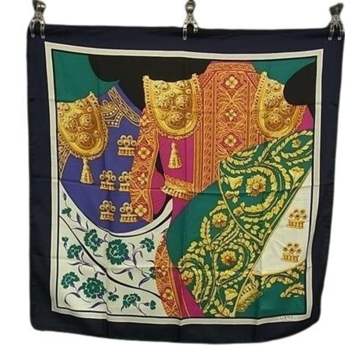 LOEWE (Loewe) Scarf/Muffler, Multicolor Silk, Women's Large Stole: --- Catalog ---Category: SizeSize (LxW): 84.6cm x 87cm / 33.3'' x 34.25''Category: DesignType: ScarfColor: Multi-colorGender: WomenMaterial: Silk 100%Category: GeneralBrand: LoeweCountry of Origin: It
