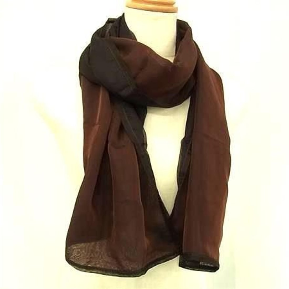 GUCCI scarf/muffler, brown silk, women's large stole/shawl.: --- Catalog ---Category: SizeSize (LxW): 1.56m x 34cm / 61.41'' x 13.38''Category: DesignType: ScarfColor: BrownGender: Men,Women,UnisexMaterial: Silk 100%Category: GeneralBrand: GucciCountry of Origi