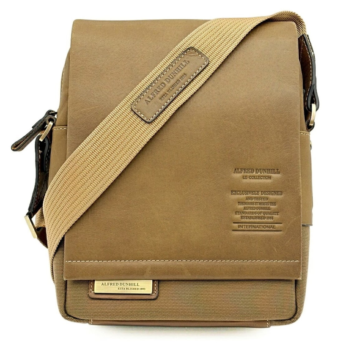 Dunhill Le Collection shoulder bag/crossbody bag.: --- Catalog ---Category: SizeSize (HxWxD): 24cm x 18cm x 7cm / 9.44'' x 7.08'' x 2.75''Strap Length: 151cm / 59.44''Category: DesignType: Crossbody bag, Shoulder bagColor: Beige brownGender: WomenMate