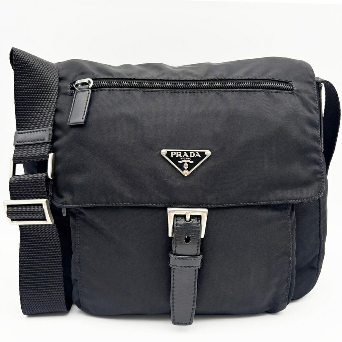 Prada PRADA Bag Shoulder Tessuto BT8994 Nylon Leather Black Compact: --- Catalog ---Category: SizeSize (HxWxD): 20cm x 24cm x 10cm / 7.87'' x 9.44'' x 3.93''Strap Length: 131cm / 51.57''Category: DesignType: Shoulder bagColor: BlackGender: WomenMaterial: Nylon , Leathe
