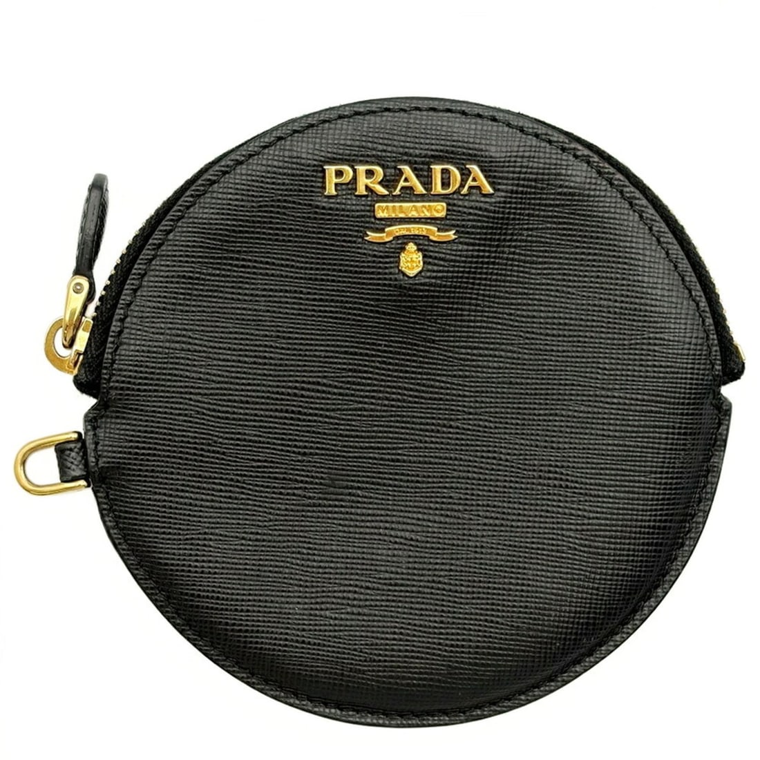 Prada Saffiano Coin Case/Coin Purse 1M1443 Leather Nappa Black: --- Catalog ---Category: SizeSize (HxWxD): 10.5cm x 12cm x 1cm / 4.13'' x 4.72'' x 0.39''Strap / Chain Length: 13cm / 5.11''Category: DesignType: Coin purse/coin caseColor: BlackGender: WomenClosure: 