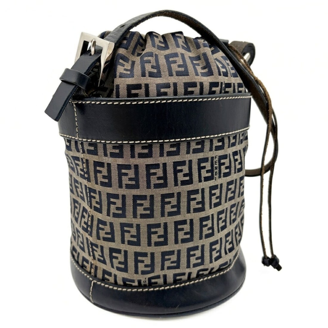 Fendi Zucca Shoulder Bag 16325, Canvas and Leather, Navy, Bucket Style: --- Catalog ---Category: SizeSize (HxWxD): 21cm x 16cm x 15cm / 8.26'' x 6.29'' x 5.9''Strap Length: 57cm / 22.44''Category: DesignType: Shoulder bagColor: NavyGender: WomenMaterial: Canvas , Leather 