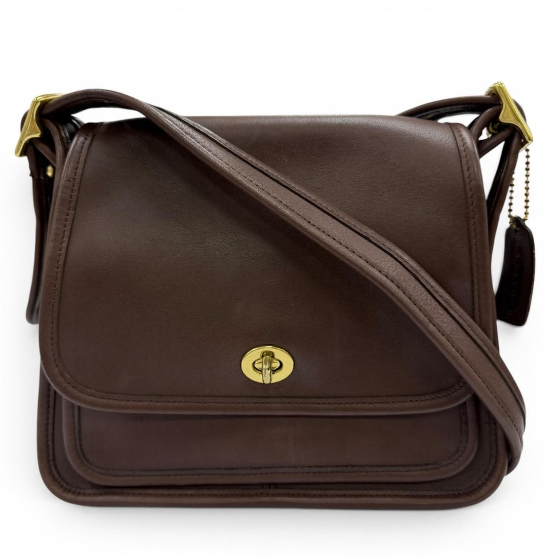 COACH Vintage 9061 Old Coach Rambler Turnlock Flap Leather Shoulder Bag, Brown, Women's: --- Catalog ---Category: SizeSize (HxWxD): 20.5cm x 24cm x 7cm / 8.07'' x 9.44'' x 2.75''Category: DesignType: Shoulder bagColor: BrownGender: WomenMaterial: Leather Category: GeneralMPN: 9061Brand: C