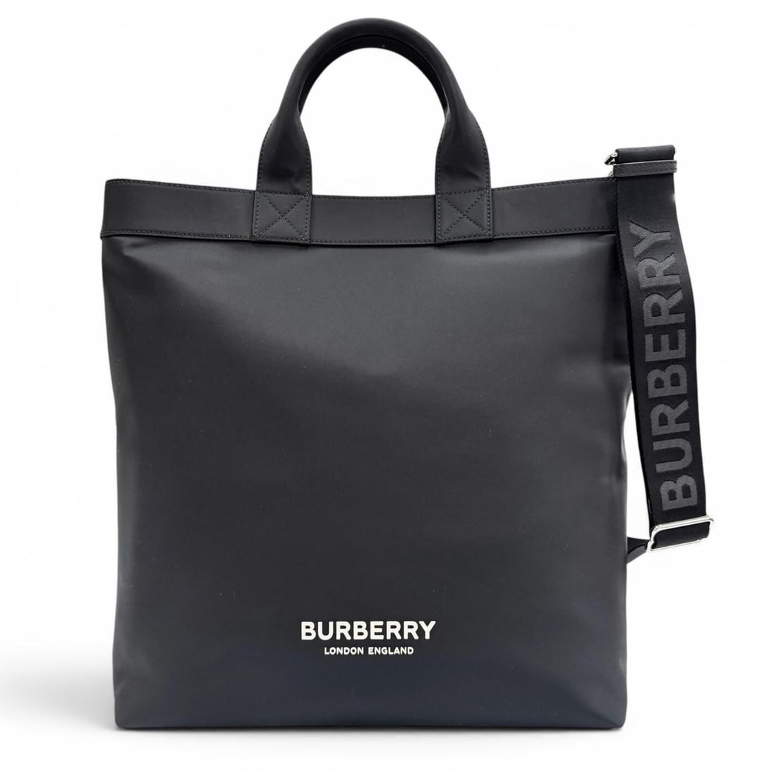 BURBERRY 8063497 Artie Nylon 2-Way Shoulder Tote Bag, Black, Made in England, Men's, with Dust Bag: --- Catalog ---Category: SizeSize (HxWxD): 37.5cm x 39cm x 9.5cm / 14.76'' x 15.35'' x 3.74''Category: DesignType: Tote bagColor: BlackGender: MenMaterial: Nylon Category: GeneralMPN: 8063497Brand: Bu