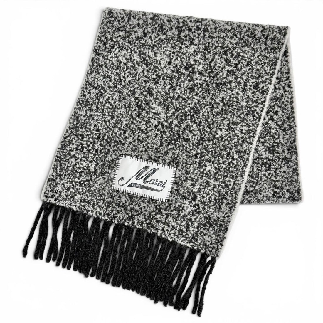 MARNI 25AW SCMC0145Y0 Alpaca Logo Patch Bouclé Weave Fringe Long Stole Scarf Black White Made in: --- Catalog ---Category: SizeSize (LxW): 1.9m x 43cm / 74.8'' x 16.92''Category: DesignType: StoleColor: Black, WhiteGender: WomenMaterial: Alpaca Category: GeneralMPN: SCMC0145Y0Brand: MarniCountry o