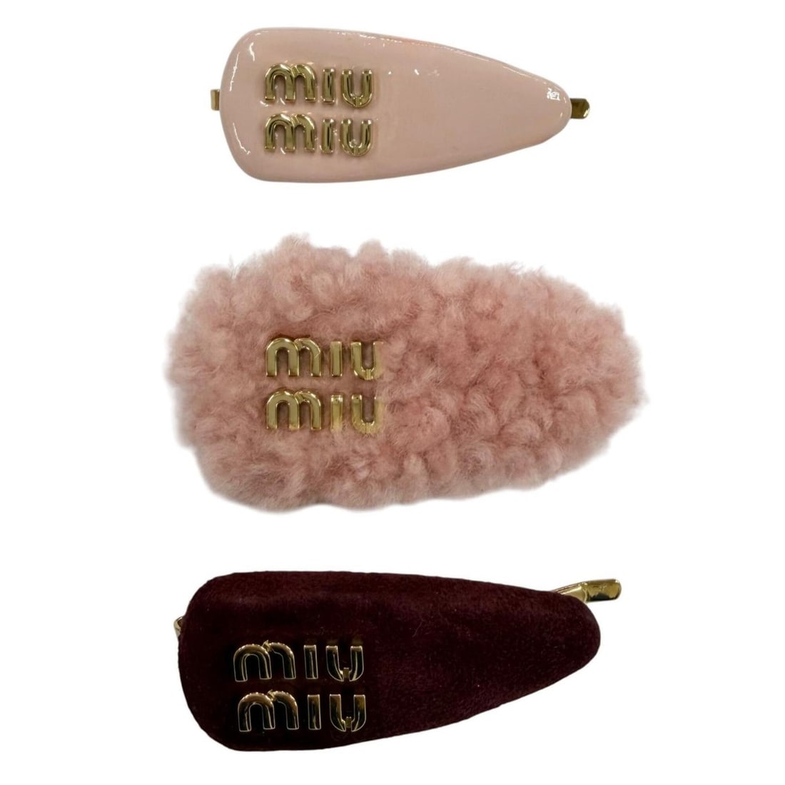 Miu Miu MIUMIU 5IF188 Logo Hair Clips, Set of 3, Leather Accessories, Pink & Bordeaux, Made in: --- Catalog ---Category: SizeSize (LxW): 2.5cm x 6cm / 0.98'' x 2.36''Category: DesignType: Hair clipColor: Bordeaux, PinkGender: WomenMaterial: Leather, Patent leatherLeather/Fur Type: Suede leatherC