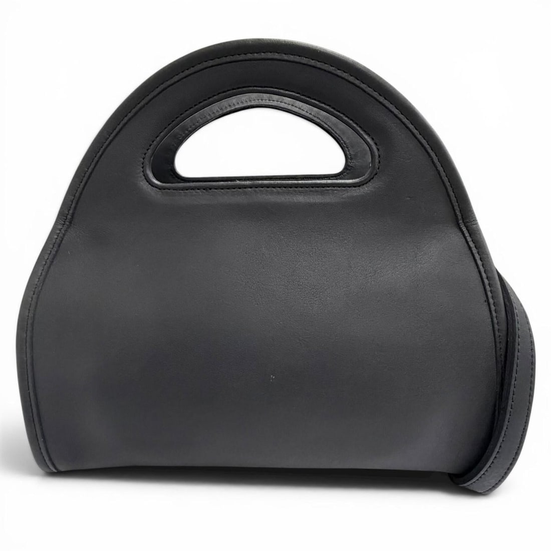 COACH Vintage 9942 Glove Leather Old Coach 2-Way Handbag Shoulder Bag Black Women's: --- Catalog ---Category: SizeSize (HxWxD): 17cm x 24cm x 9.5cm / 6.69'' x 9.44'' x 3.74''Category: DesignType: Handbag, Shoulder bagColor: BlackGender: WomenMaterial: Leather Category: GeneralMPN: 994