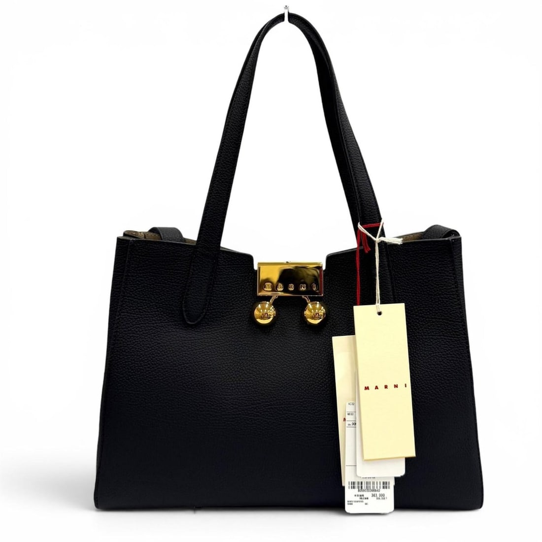 MARNI BMMP0150U0P8185 Trancaloo Logo Hardware Leather 2-Way Tote Bag Black Made in Italy Women's: --- Catalog ---Category: SizeSize (HxWxD): 25cm x 34cm x 10cm / 9.84'' x 13.38'' x 3.93''Category: DesignType: Tote bagColor: BlackGender: WomenMaterial: Leather Category: GeneralMPN: BMMP0150U0P8185B