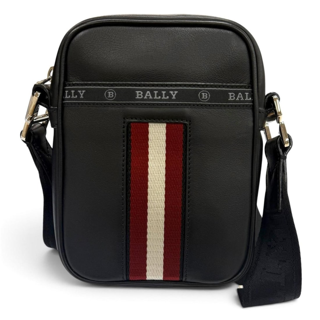 BALLY Heyot Leather 2-Way Crossbody Bag/Shoulder Bag, Black with Silver Hardware, Made in Bulgaria,: --- Catalog ---Category: SizeSize (HxWxD): 19cm x 14cm x 4.8cm / 7.48'' x 5.51'' x 1.88''Category: DesignType: Crossbody bag, Shoulder bagColor: BlackGender: MenMaterial: Leather Hardware Color: Silve