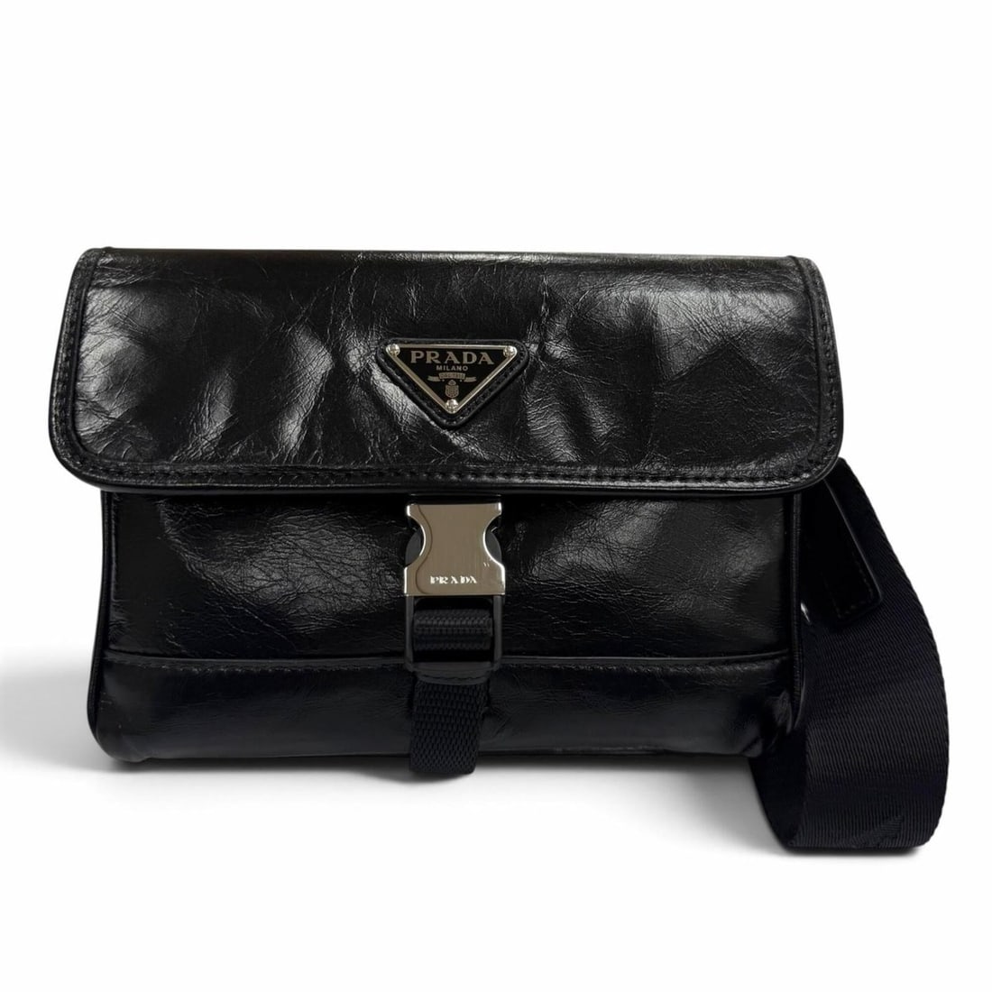 PRADA 2ZH108 Soft Looks Leather Triangle Logo Plate Smartphone Case Shoulder Bag Black Men's: --- Catalog ---Category: SizeSize (HxWxD): 13cm x 17cm x 2.3cm / 5.11'' x 6.69'' x 0.9''Category: DesignType: Shoulder bagColor: BlackGender: MenMaterial: Leather Category: GeneralMPN: 2ZH108Brand: Pr