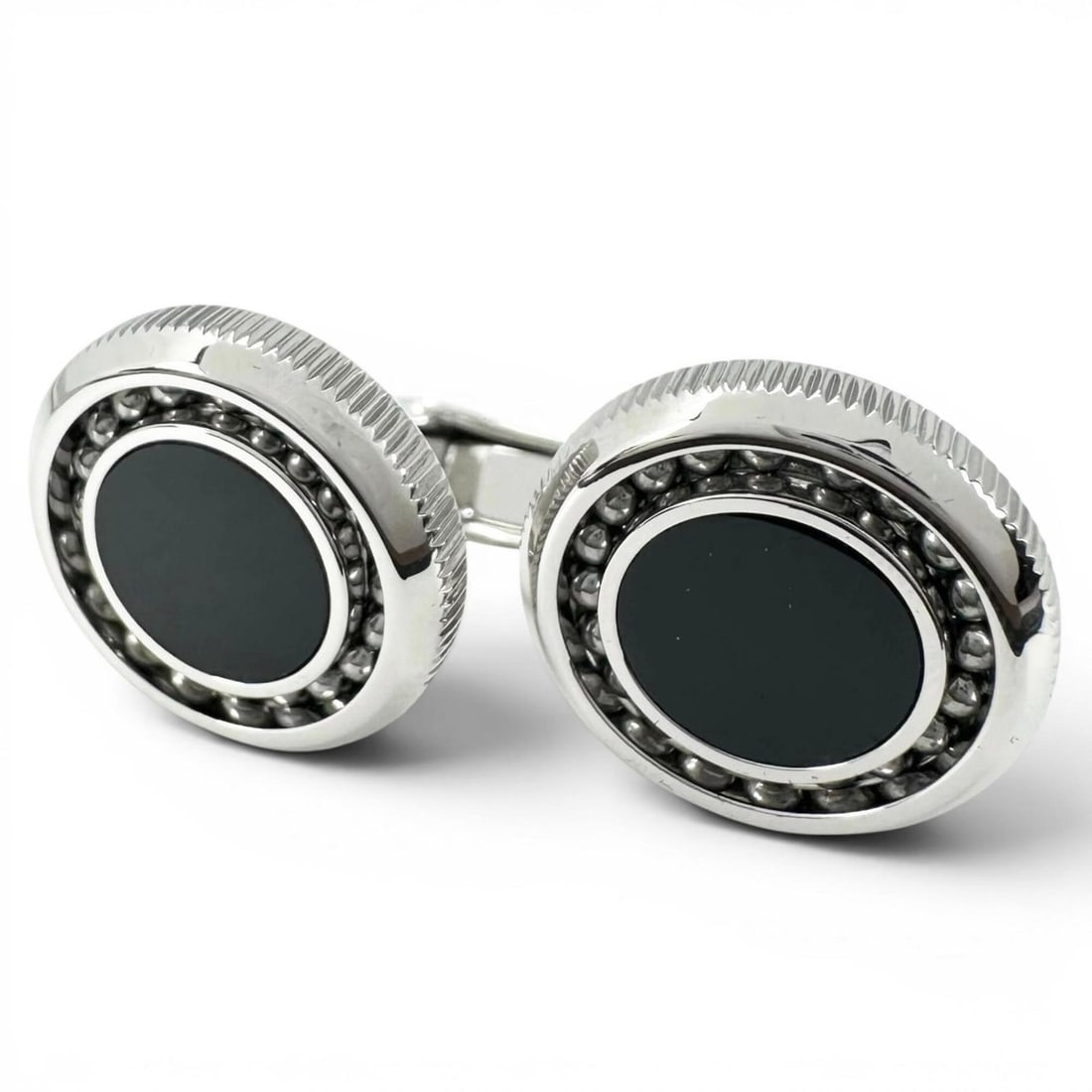Dunhill JNV3258K Black Agate Circle Design Cufflinks, Silver & Black, Men's, with Box: --- Catalog ---Category: SizeSize (HxWxD): 18.00mm x 18.00mm / 0.71'' x 0.71''Category: DesignType: CufflinksColor: Black, SilverGender: MenCategory: GeneralMPN: JNV3258KBrand: Dunhill--- Item List --