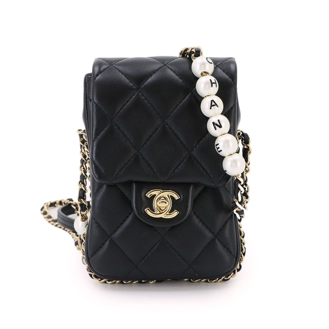 Chanel Matelasse Smartphone Case Shoulder Bag - Lambskin, Black, Gold Hardware: --- Catalog ---Category: SizeSize (HxWxD): 16cm x 11cm x 3cm / 6.29'' x 4.33'' x 1.18''Category: DesignType: Handbag, Shoulder bagColor: BlackGender: WomenMaterial: Leather Hardware Color: GoldLeather