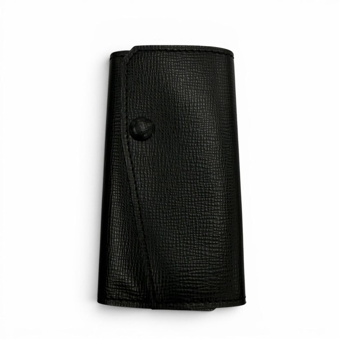 Valextra Leather 6-Key Case, Black with Silver Hardware, Made in Italy, Men's, Comes Box and Dust: --- Catalog ---Category: DesignType: KeycaseColor: BlackGender: MenMaterial: Leather Category: GeneralBrand: ValextraCountry of Origin: ItalyCategory: Physical PropertiesSize (HxWxD): 11cm x 6cm / 4.3