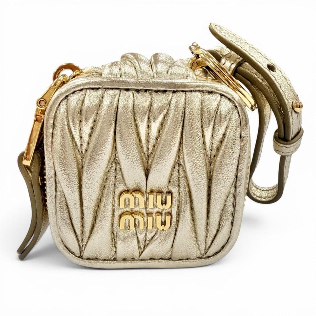 Miu Miu MIUMIU 5TL527 TRICK MATELASSE KEYRING Leather Charm with Logo Hardware, Gold, Women's, Dust: --- Catalog ---Category: SizeSize (HxWxD): 70.00mm x 70.00mm x 60.00mm / 2.76'' x 2.76'' x 2.36''Category: DesignType: Handbag charmColor: GoldGender: WomenMaterial: LeatherCategory: GeneralMPN: 5TL52
