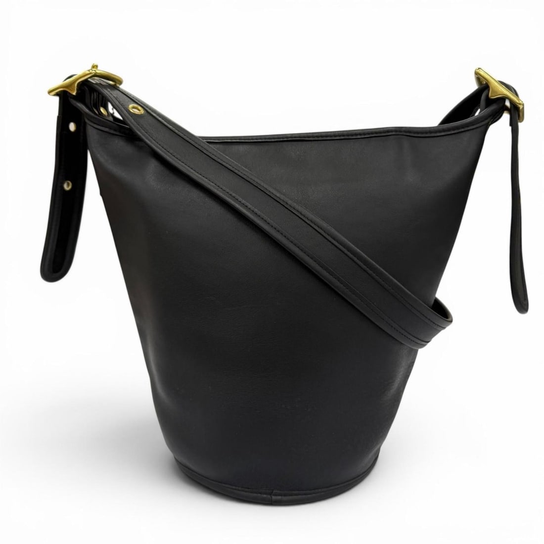 COACH Vintage 9953 Glove Leather Old Coach Shoulder Bag, Black, Women's: --- Catalog ---Category: SizeSize (HxWxD): 27cm x 31cm x 17cm / 10.62'' x 12.2'' x 6.69''Category: DesignType: Shoulder bagColor: BlackGender: WomenMaterial: Leather Category: GeneralMPN: 9953Brand: C