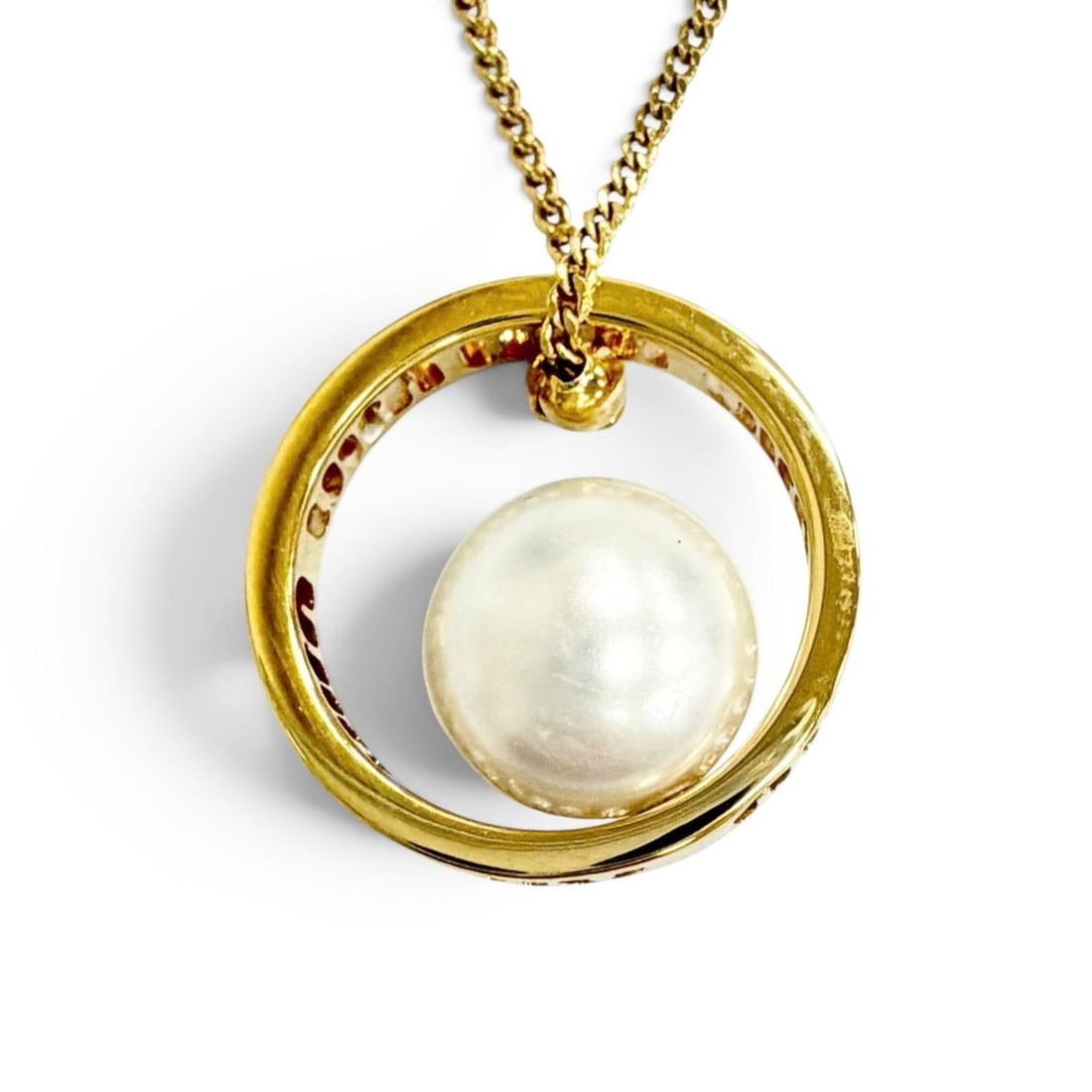 Miu Miu MIUMIU 5JC756 GP Logo Faux Pearl Chain Necklace, Gold, Made in Italy, Women's, with Box and: --- Catalog ---Category: SizePendant Size: 18mm / 0.7''Neck Circumference: 41 cm / 16.14''Category: DesignColor: GoldGender: WomenMaterial: Gold platingNecklace Type: NecklaceCategory: GeneralMPN: 5JC